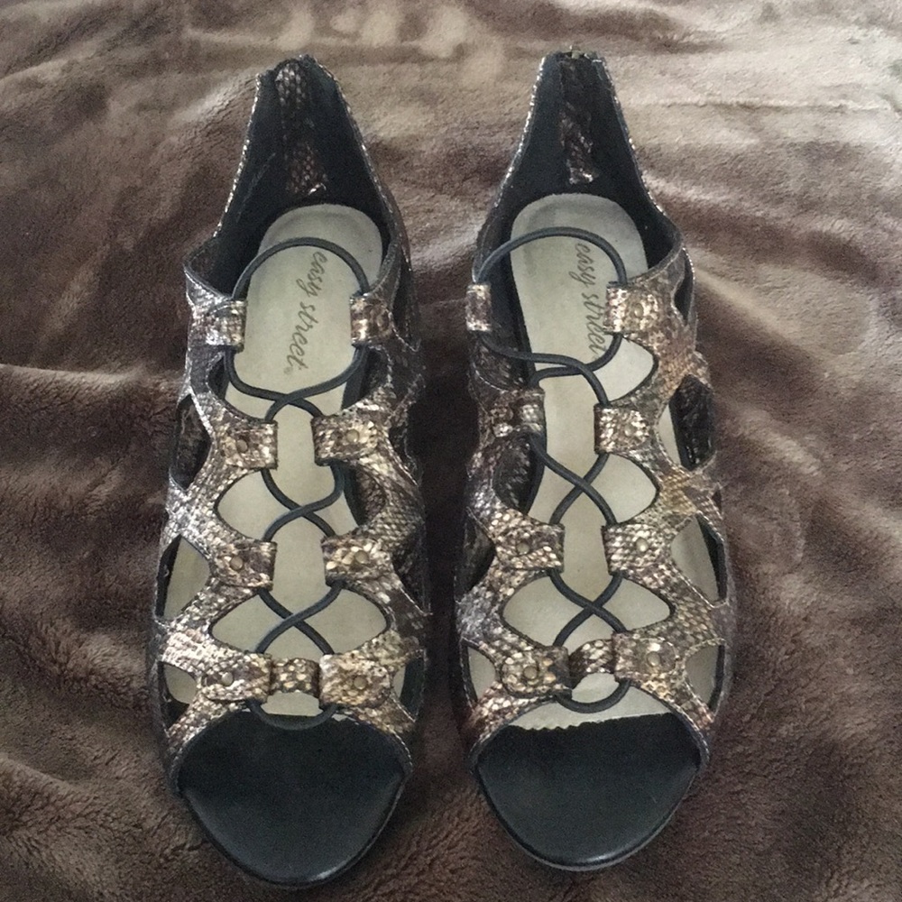 Easy Street Sandals 🌻 NWOT